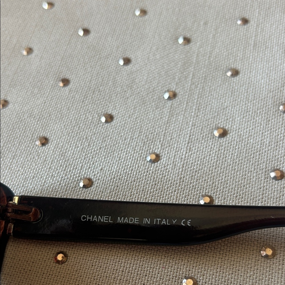 CHANEL Black/Brown Gradient Logo Cathedral Sunglasses - Picture 7 of 8